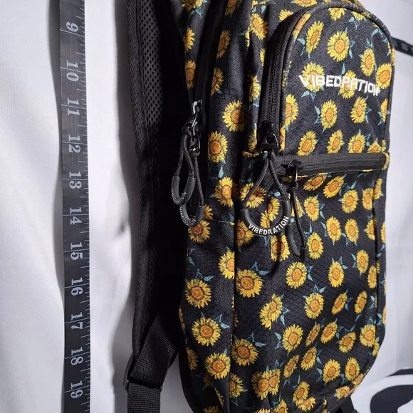 Vibedration Hydration Backpack w/o bladder -turquoise/orange pattern - Used Amazon.com : Kandies World Reflective Festival Hydration  main image 4